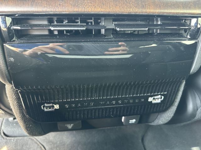 Jeep Grand Wagoneer Vehicle Full-screen Gallery Image 26