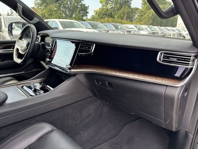 Jeep Grand Wagoneer Vehicle Full-screen Gallery Image 34