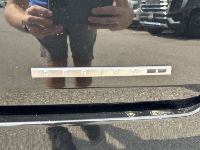Jeep Grand Wagoneer Vehicle Full-screen Gallery Image 37