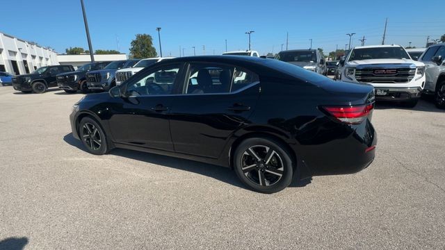 Nissan Sentra Vehicle Full-screen Gallery Image 09