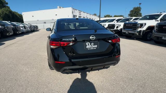 Nissan Sentra Vehicle Full-screen Gallery Image 10