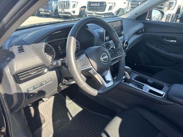 Nissan Sentra Vehicle Full-screen Gallery Image 13