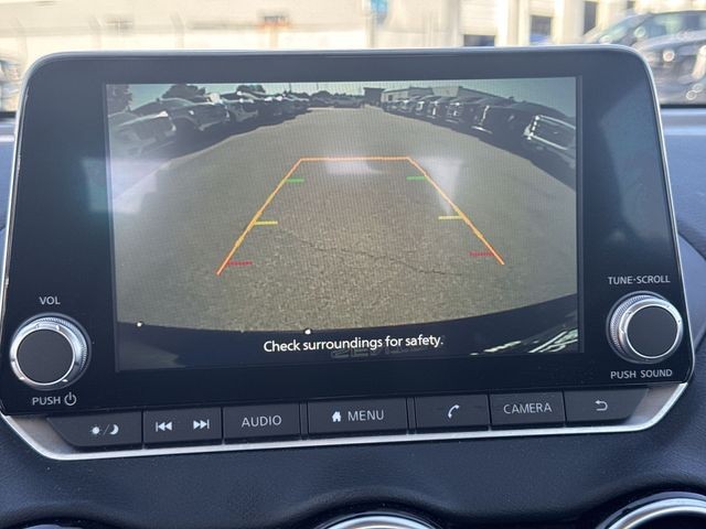 Nissan Sentra Vehicle Full-screen Gallery Image 18