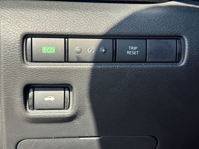 Nissan Sentra Vehicle Full-screen Gallery Image 21