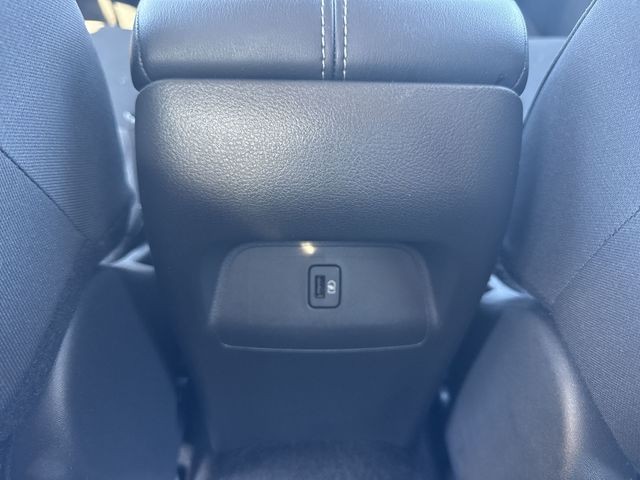 Nissan Sentra Vehicle Full-screen Gallery Image 24