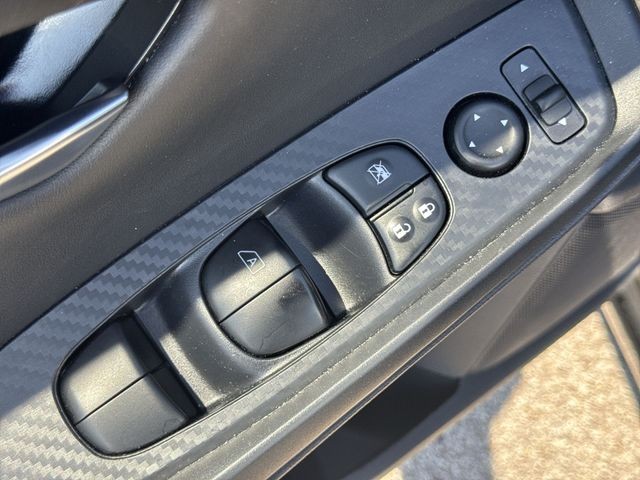 Nissan Sentra Vehicle Full-screen Gallery Image 26