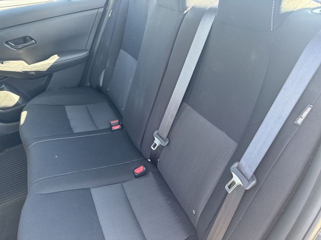 Nissan Sentra Vehicle Full-screen Gallery Image 27