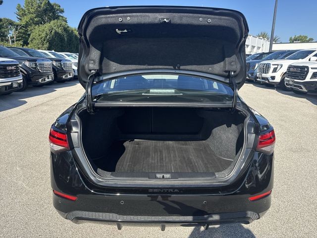 Nissan Sentra Vehicle Full-screen Gallery Image 28