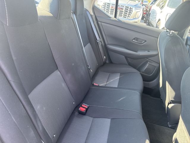Nissan Sentra Vehicle Full-screen Gallery Image 29