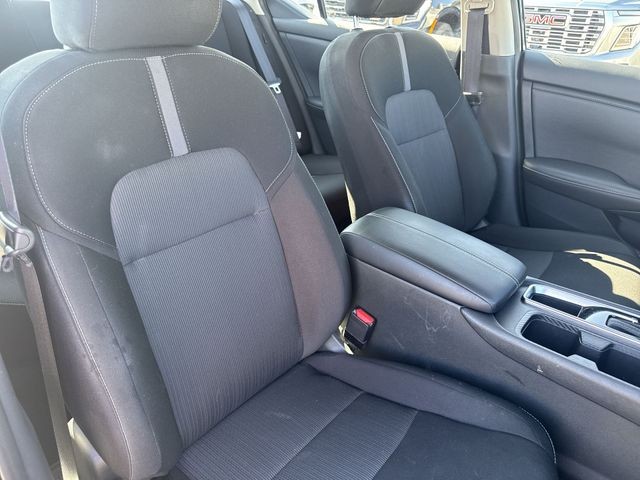 Nissan Sentra Vehicle Full-screen Gallery Image 30