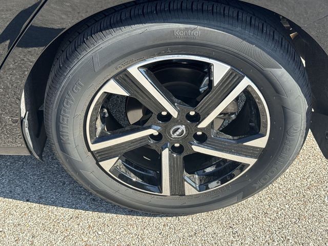 Nissan Sentra Vehicle Full-screen Gallery Image 35
