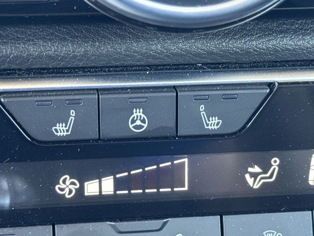Nissan Sentra Vehicle Full-screen Gallery Image 37