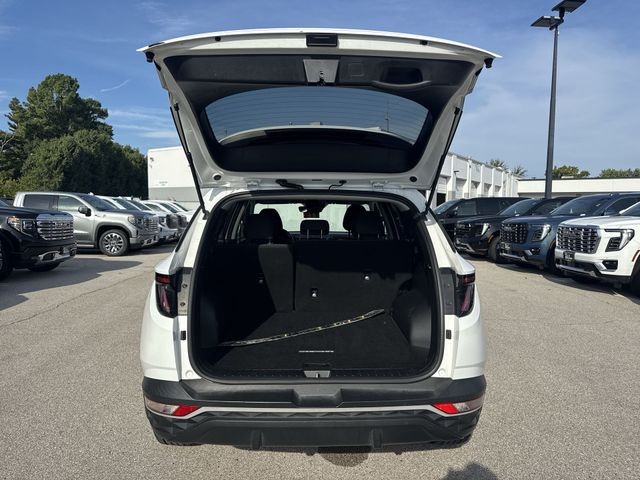 Hyundai Tucson Vehicle Full-screen Gallery Image 28