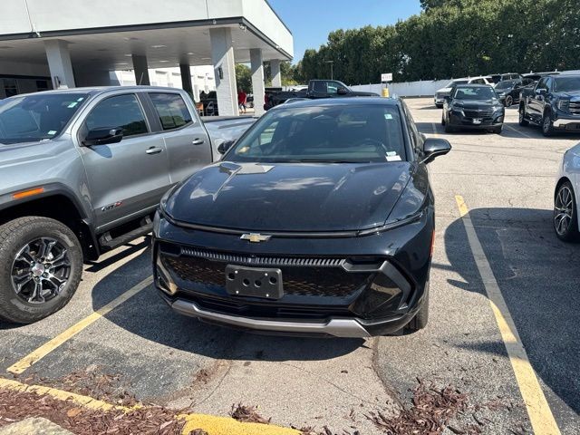 Chevrolet Equinox EV Vehicle Full-screen Gallery Image 02