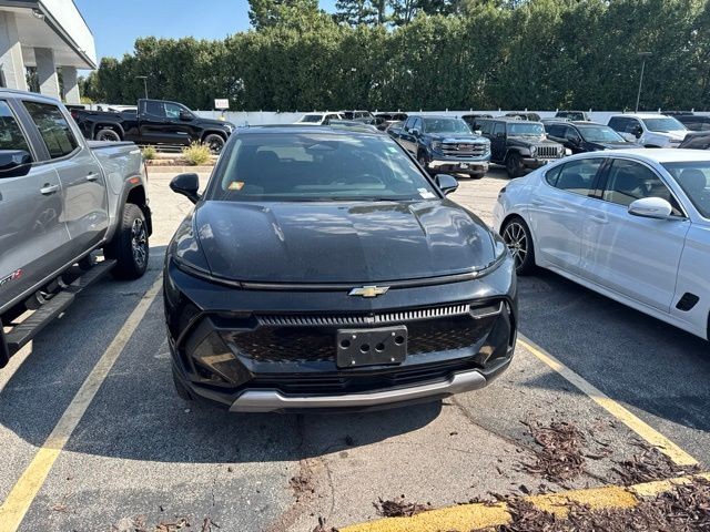 Chevrolet Equinox EV Vehicle Full-screen Gallery Image 05