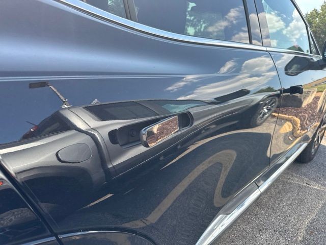 Chevrolet Equinox EV Vehicle Full-screen Gallery Image 09