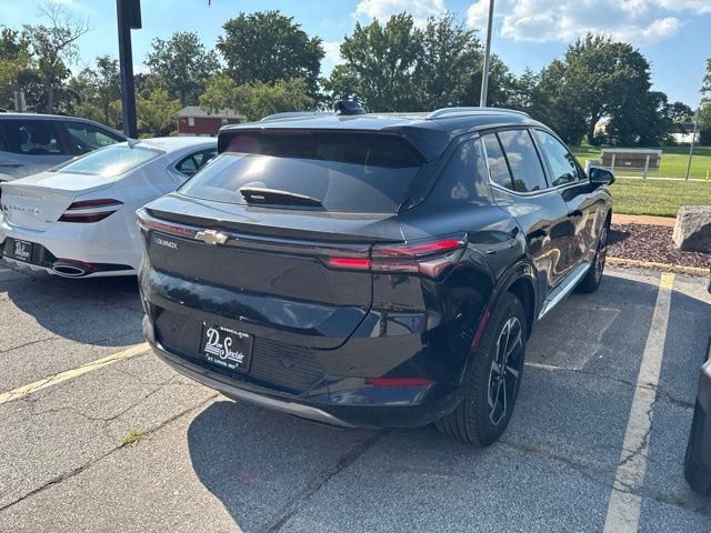 Chevrolet Equinox EV Vehicle Full-screen Gallery Image 10