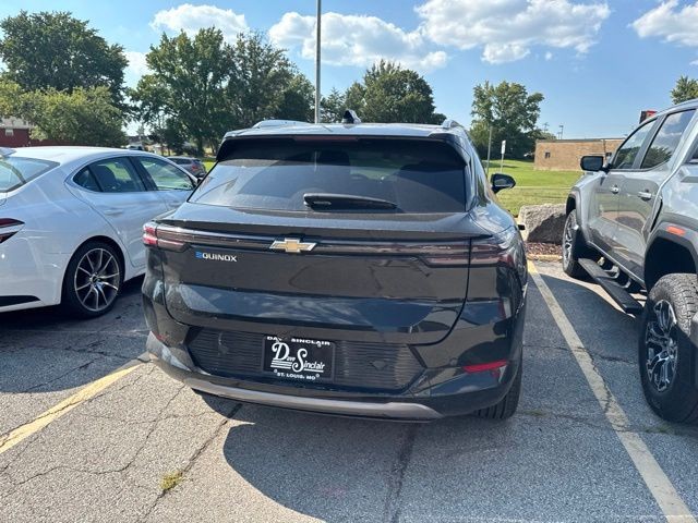 Chevrolet Equinox EV Vehicle Full-screen Gallery Image 11
