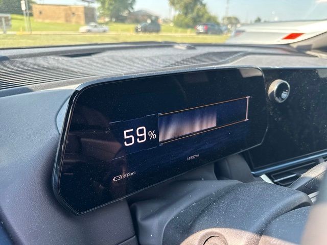 Chevrolet Equinox EV Vehicle Full-screen Gallery Image 17