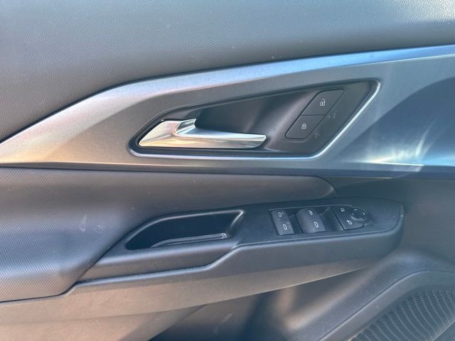 Chevrolet Equinox EV Vehicle Full-screen Gallery Image 19