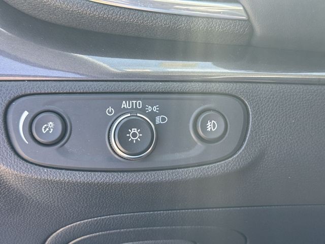 Buick Encore Vehicle Full-screen Gallery Image 21