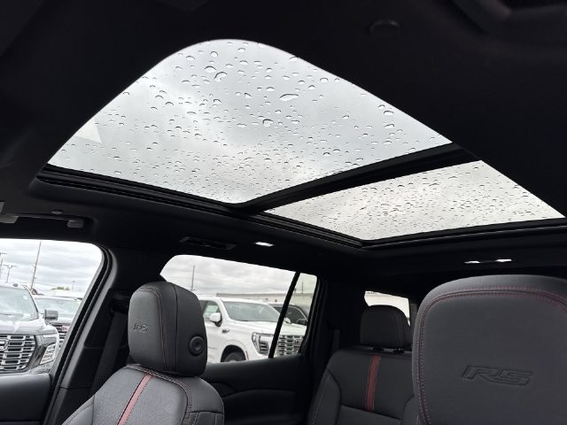 Chevrolet Traverse Vehicle Full-screen Gallery Image 23