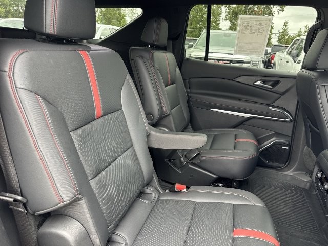 Chevrolet Traverse Vehicle Full-screen Gallery Image 32