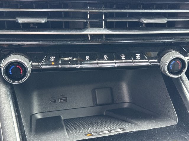 Chevrolet Traverse Vehicle Full-screen Gallery Image 40