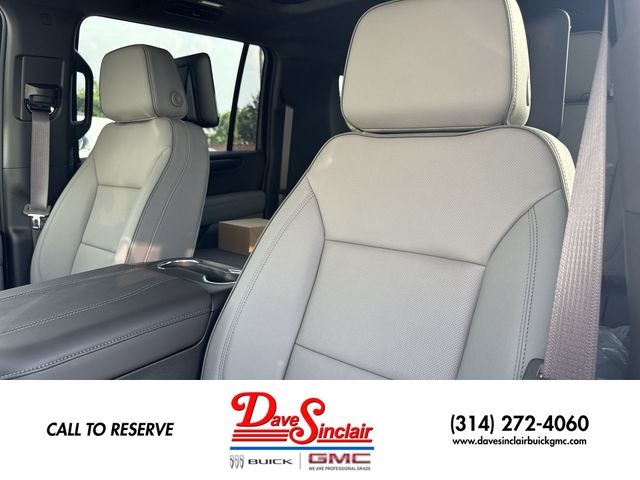 GMC Yukon XL Vehicle Full-screen Gallery Image 11