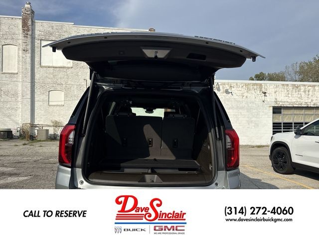GMC Yukon XL Vehicle Full-screen Gallery Image 25