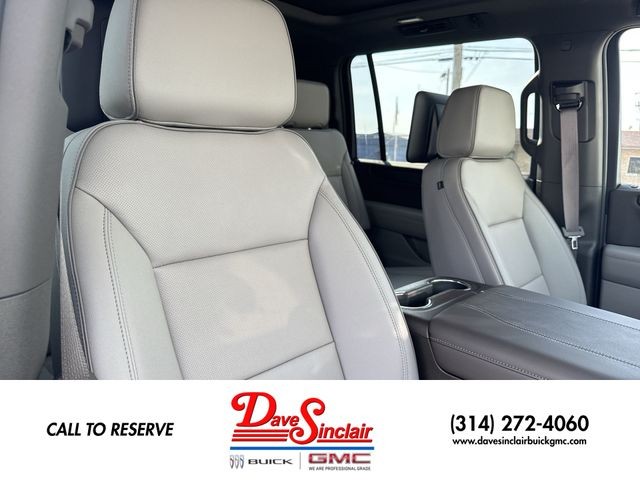 GMC Yukon XL Vehicle Full-screen Gallery Image 26