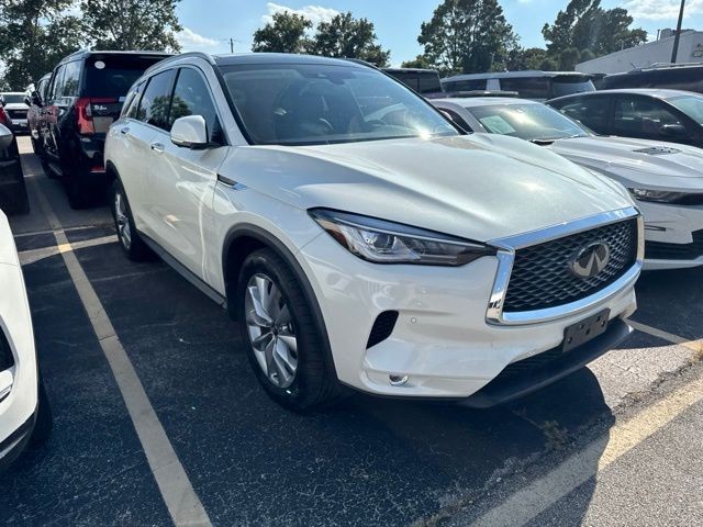 INFINITI QX50 Vehicle Full-screen Gallery Image 09