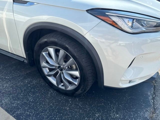 INFINITI QX50 Vehicle Full-screen Gallery Image 10