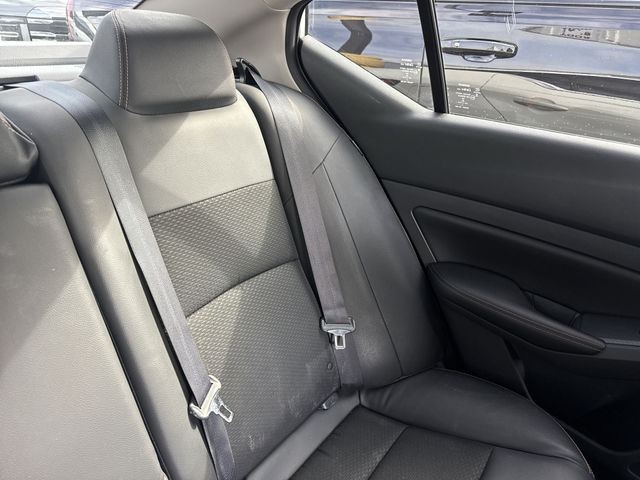 Nissan Altima Vehicle Full-screen Gallery Image 18