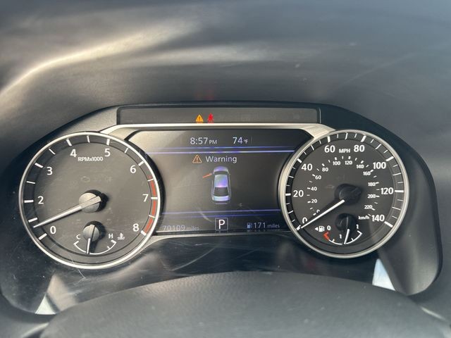 Nissan Altima Vehicle Full-screen Gallery Image 22