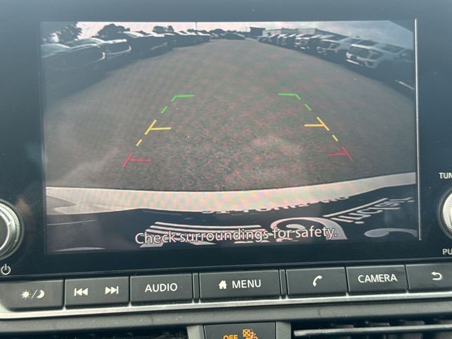 Nissan Altima Vehicle Full-screen Gallery Image 24