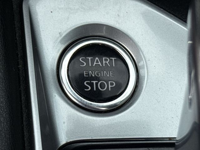 Nissan Altima Vehicle Full-screen Gallery Image 26