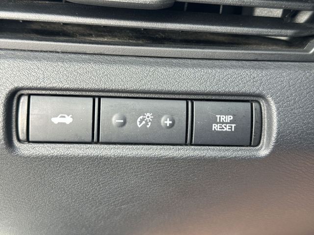 Nissan Altima Vehicle Full-screen Gallery Image 27