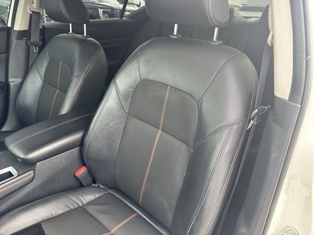 Nissan Altima Vehicle Full-screen Gallery Image 28