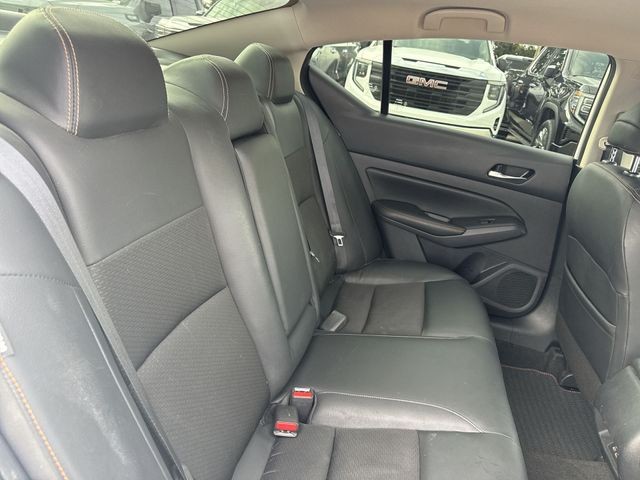 Nissan Altima Vehicle Full-screen Gallery Image 34