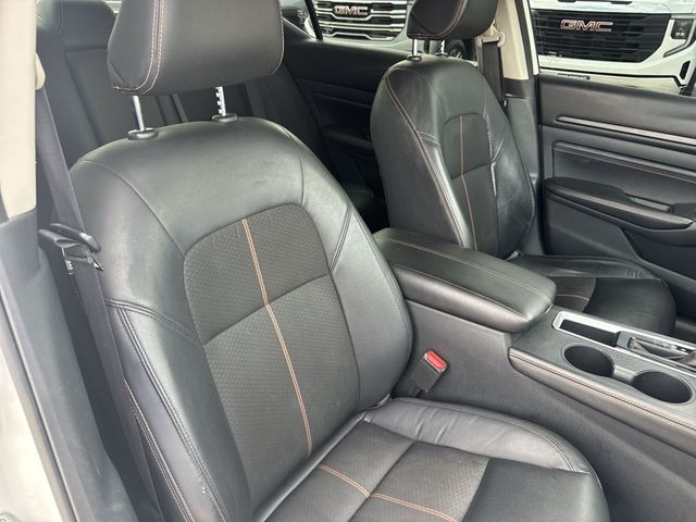 Nissan Altima Vehicle Full-screen Gallery Image 35