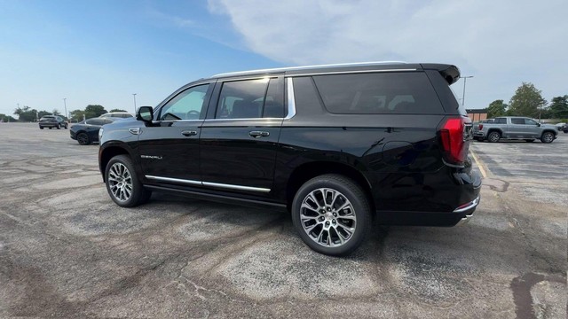 GMC Yukon XL Vehicle Full-screen Gallery Image 07
