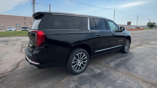 GMC Yukon XL Vehicle Full-screen Gallery Image 09
