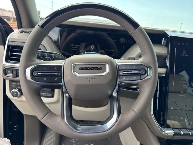 GMC Yukon XL Vehicle Full-screen Gallery Image 14