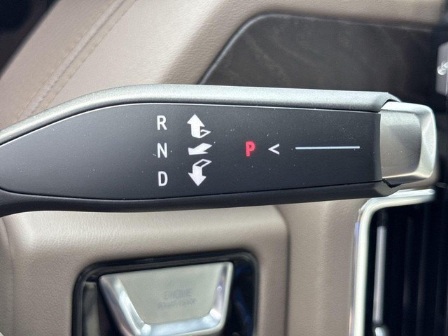 GMC Yukon XL Vehicle Full-screen Gallery Image 20
