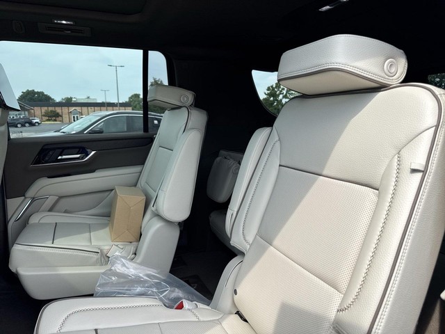 GMC Yukon XL Vehicle Full-screen Gallery Image 23