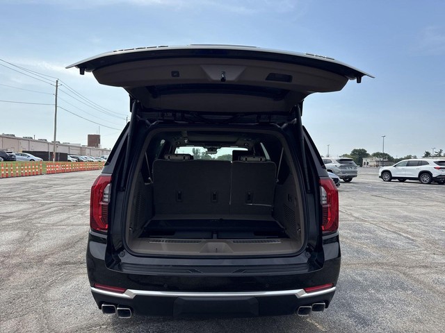 GMC Yukon XL Vehicle Full-screen Gallery Image 25