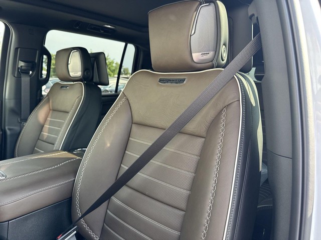 GMC Yukon XL Vehicle Full-screen Gallery Image 11