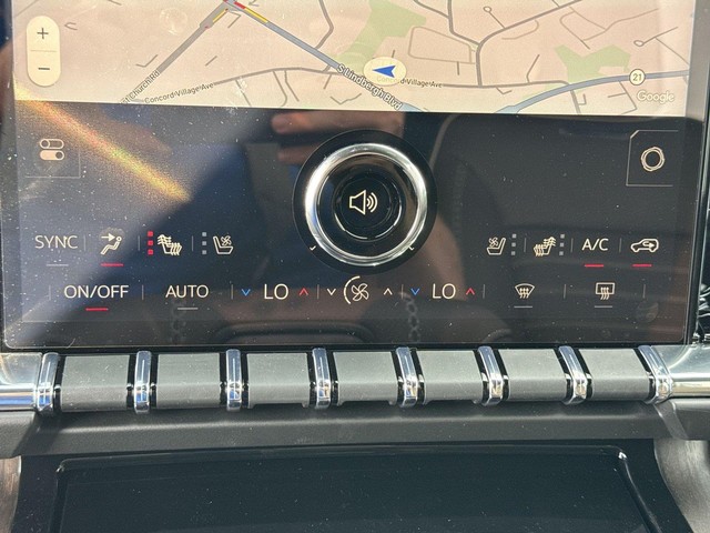 GMC Yukon XL Vehicle Full-screen Gallery Image 19