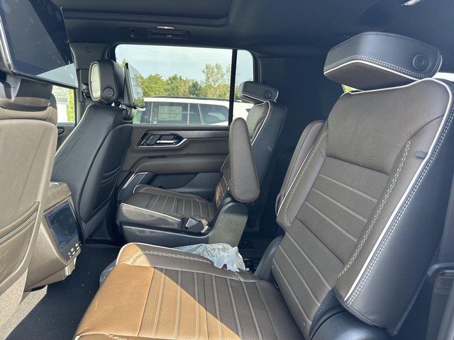 GMC Yukon XL Vehicle Full-screen Gallery Image 23